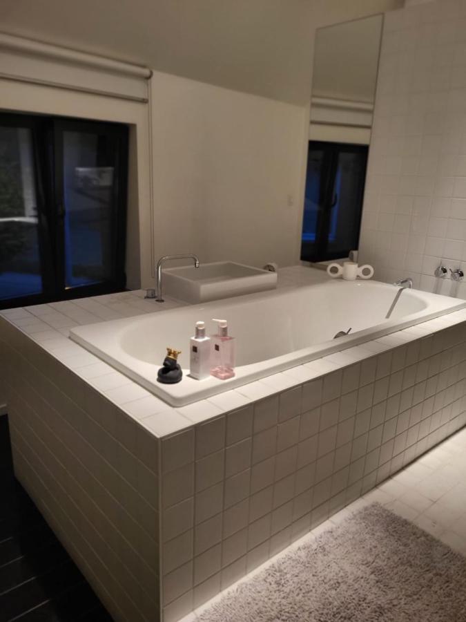 Gezellige Moderne Woning Met Zwemvijver Halle  Exteriér fotografie